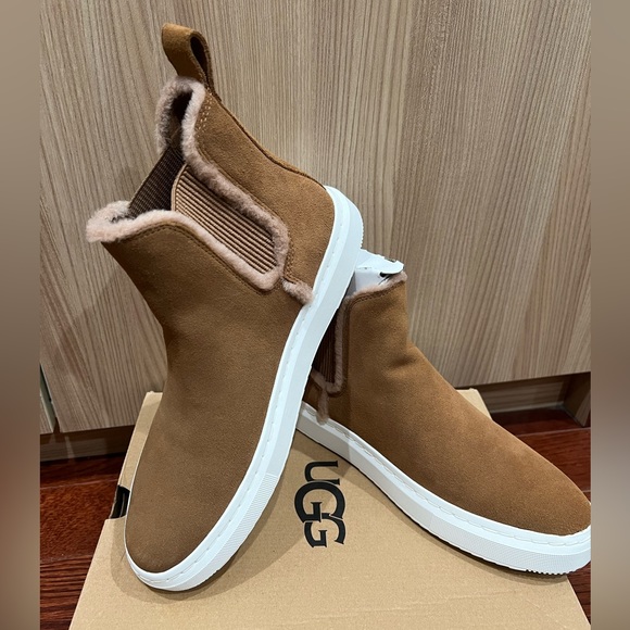 BNIB UGG Women Alameda Chelsea Boot Suede Chestnut - Picture 7 of 12